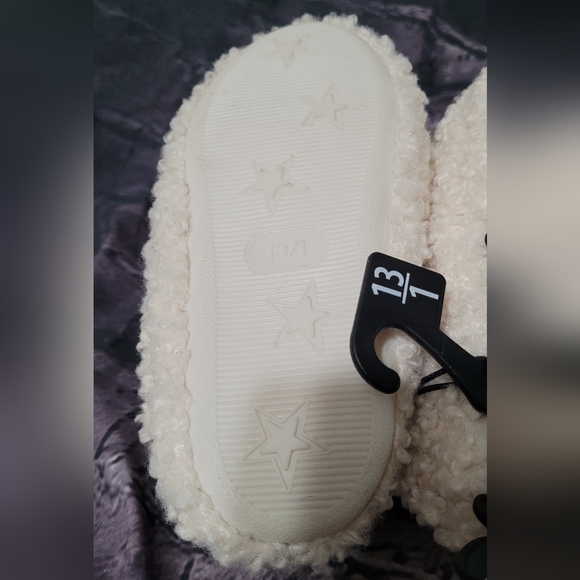 Girls fuzzy LLAMA slippers with pompoms! Bnwt - Picture 5 of 7